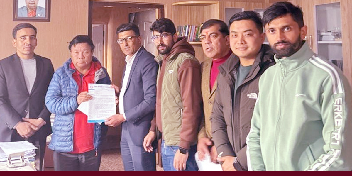 शिक्षकका समस्या समाधान गर्न शिक्षामन्त्री पुनलाई ज्ञापनपत्र