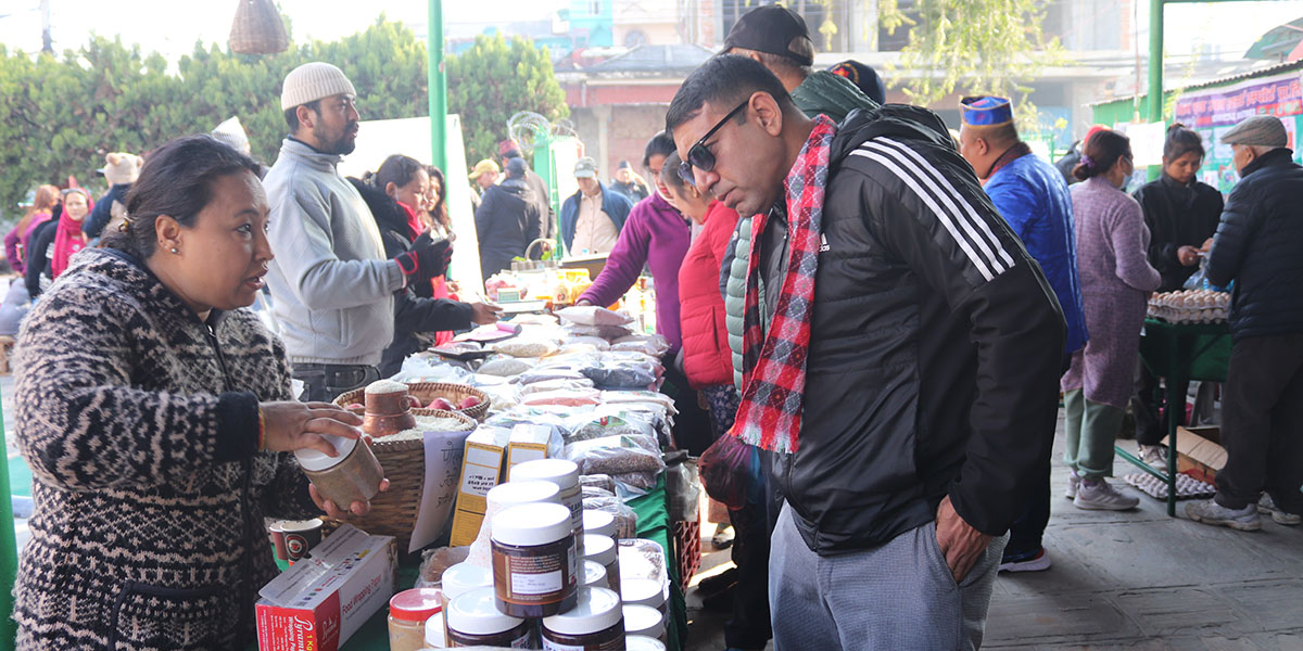 स्थानीय उत्पादन प्रवर्द्धन गर्न गोंगबुमा कृषि मेला