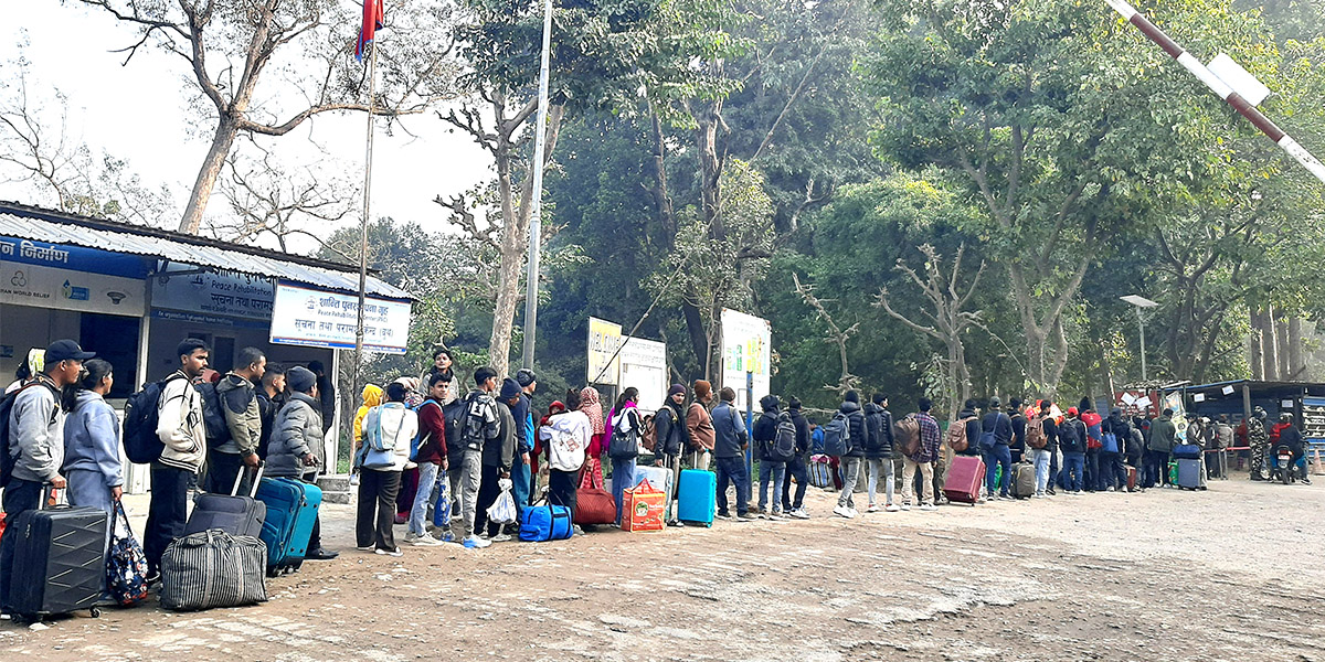 भारत प्रवेश गर्दै नेपाली