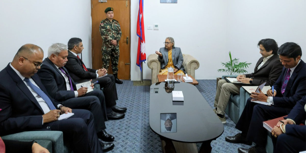 प्रधानमन्त्री कार्कीसँग भारतीय विदेश अतिरिक्त सचिव महावरको भेट