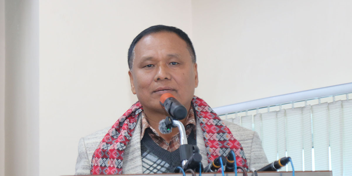 सडक मर्मत ढिलाइ गरे निर्माण व्यवसायीले ‘पेनाल्टी’ तिर्नुपर्छ : भौतिक पूर्वाधारमन्त्री घिसिङ