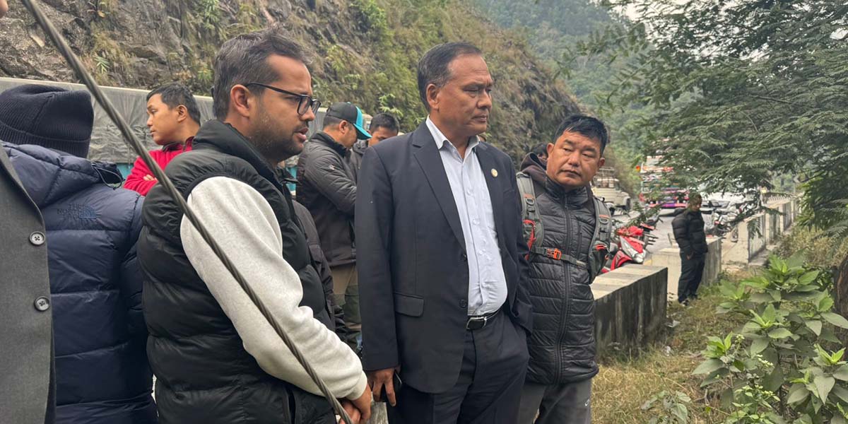 एक महिनाभित्र काम सुरु नगरे घुमाउने पुलको ठेक्का तोडिनेछ : मन्त्री घिसिङ