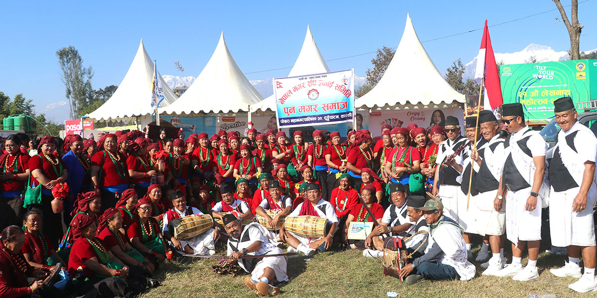 मौलिक वेशभूषामा सजिएका मगर समुदाय