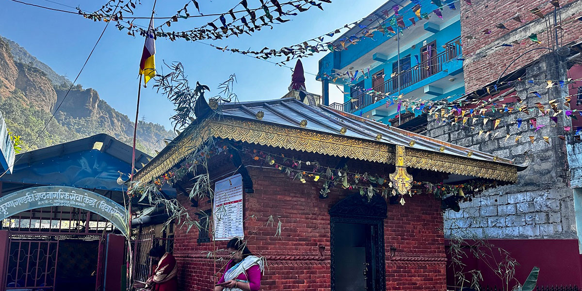 सय वर्ष पुरानो बेनीको गणेश मन्दिरमा पित्तलको छानो राखेर पुनर्निर्माण