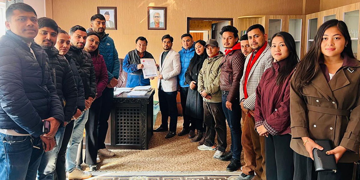 विदेशी विश्वविद्यालय सम्बन्धन कलेजले शिक्षा तहसनहस पार्‍यो भन्दै अनेरास्ववियुले बुझायो ज्ञापनपत्र