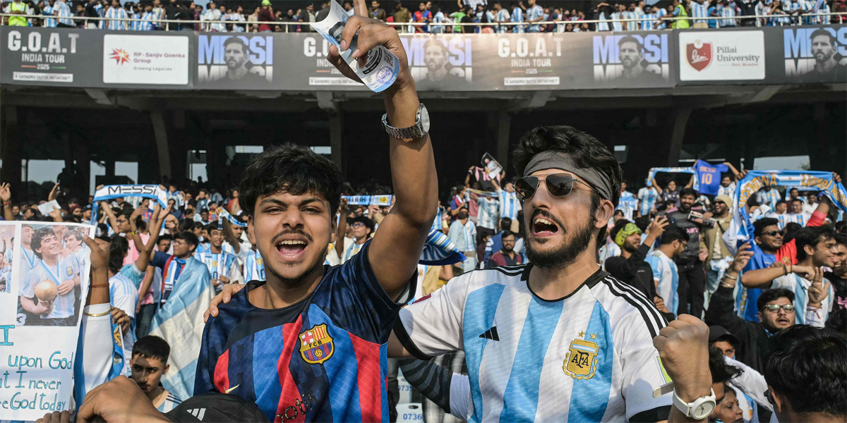 मेसी हेर्न पुगेका प्रशंसकहरूले कोलकत्ताको स्टेडियममा गरे तोडफोड