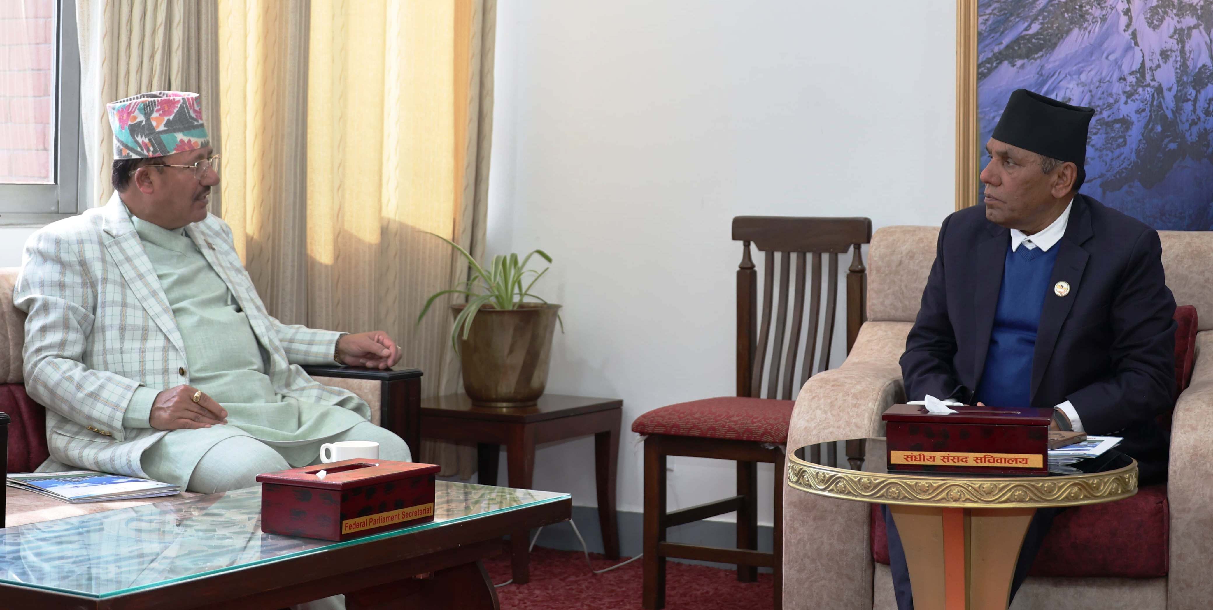 राष्ट्रियसभा अध्यक्ष दाहालसँग प्रमुख निर्वाचन आयुक्तको भेट
