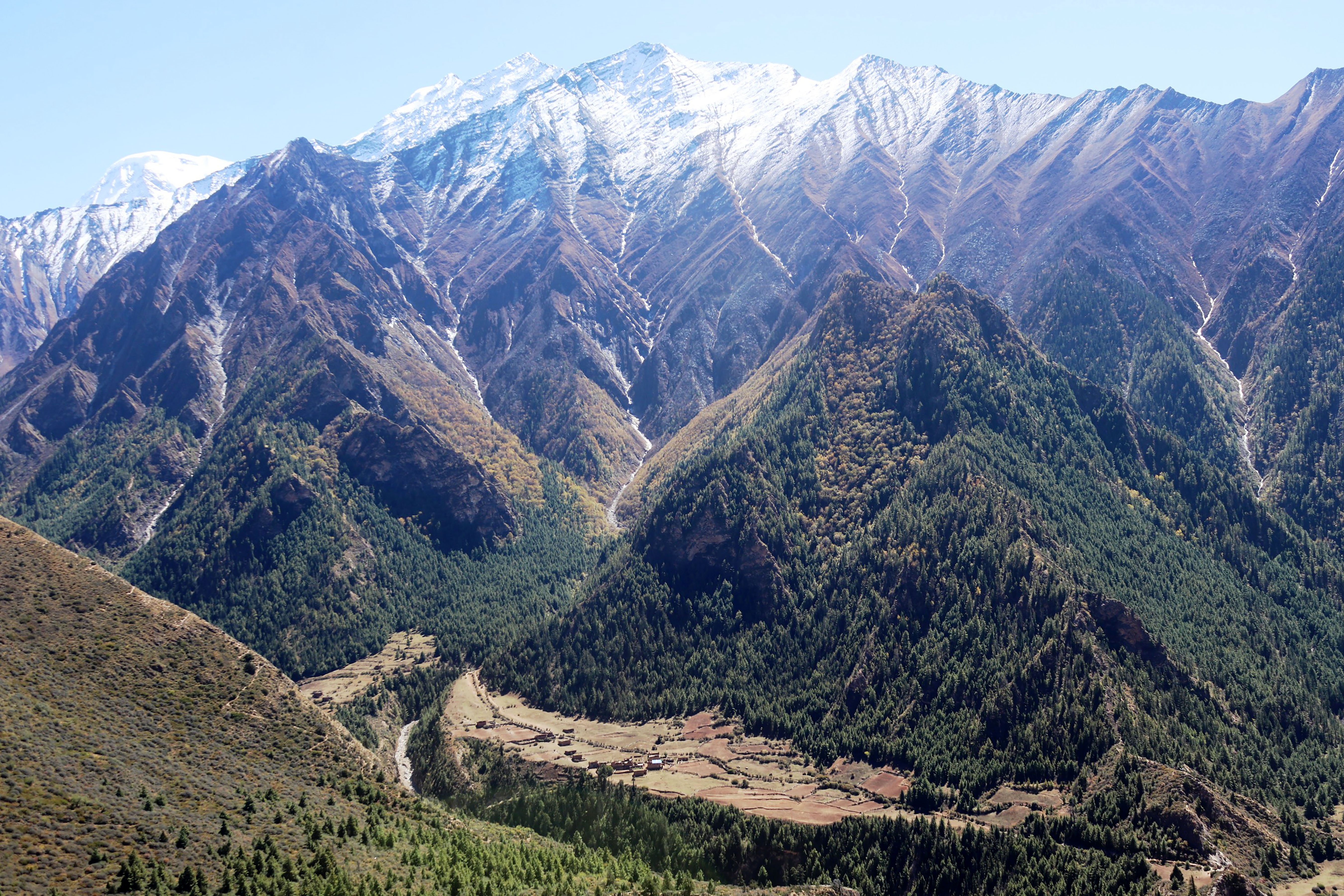 हिमालको काखमा रिखेगाउँ