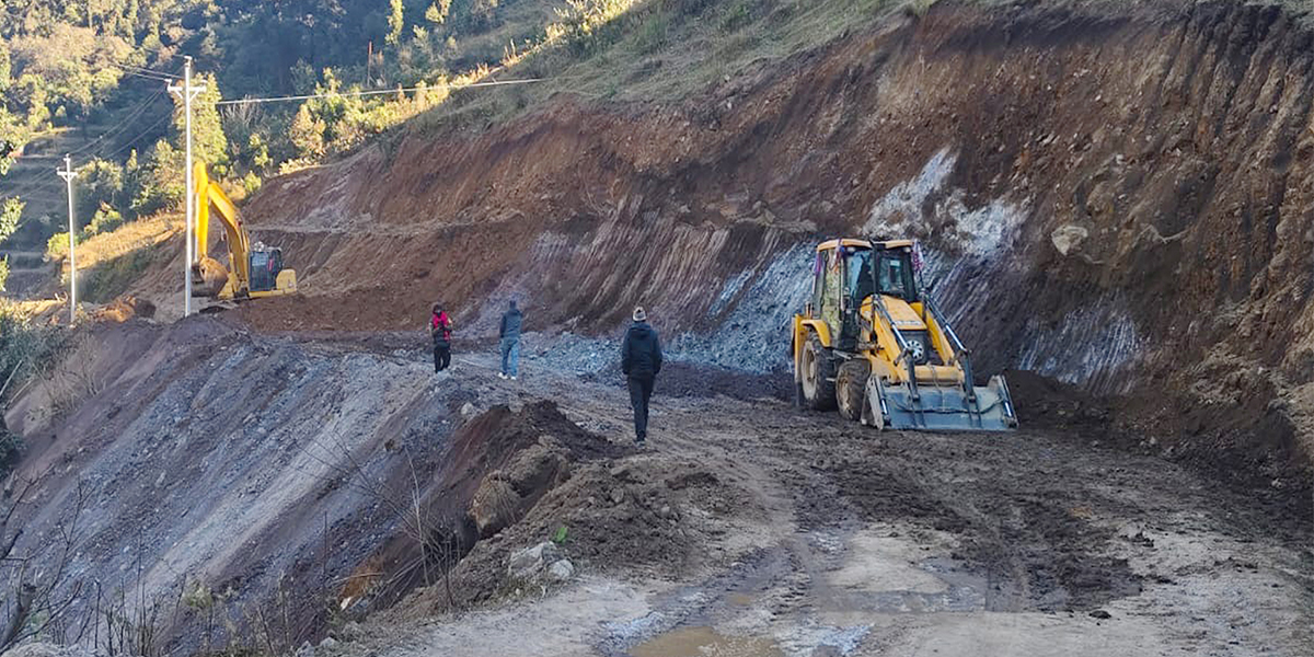 सालझण्डी-ढोरपाटन सडक : तीन पटक म्याद थप्दा ६० प्रतिशत काम