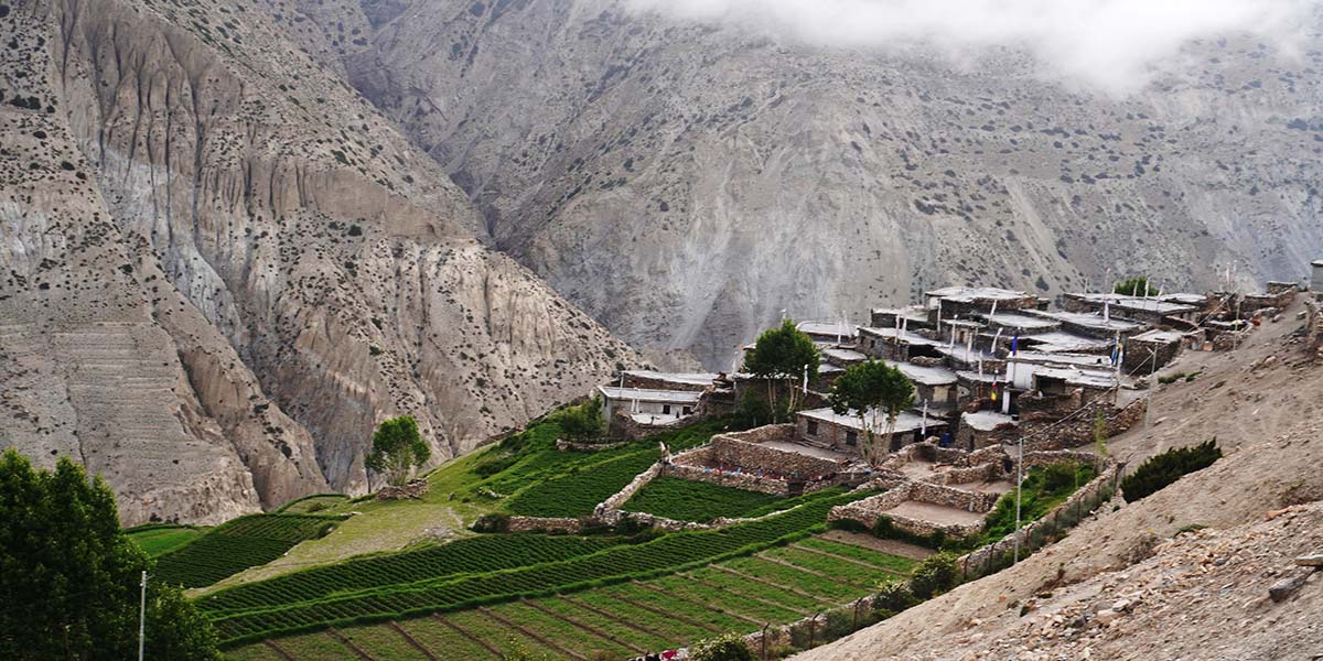 हिउँदमा बासस्थान फेरिएको मुस्ताङको सांता गाउँ