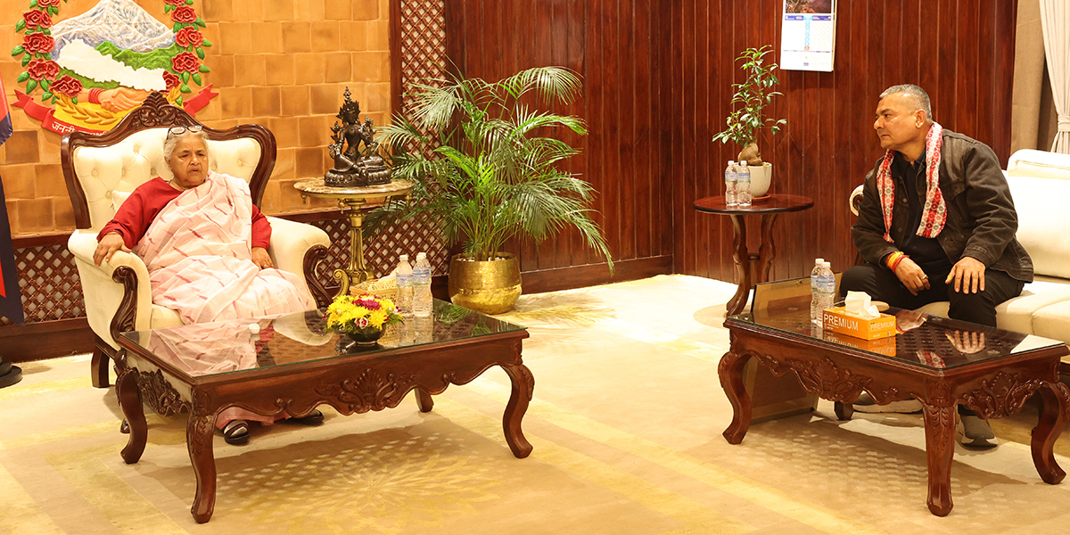 प्रधानमन्त्रीले दुर्गा प्रसाईलाई भनिन् : हामी सत्ताभोग र सुखसयलका लागि आएका होइनौँ, चुनावका लागि सहयोग गर्नुहोस्