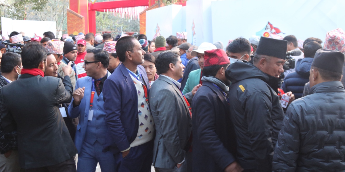 एमालेको मतदान सुस्त, समय बढाउँदै आयोग