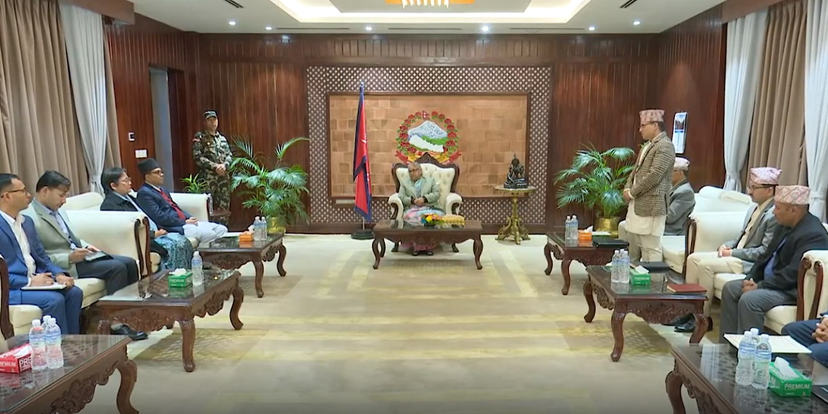 योजना आयोगका नवनियुक्त उपाध्यक्ष र सदस्यले लिए शपथ