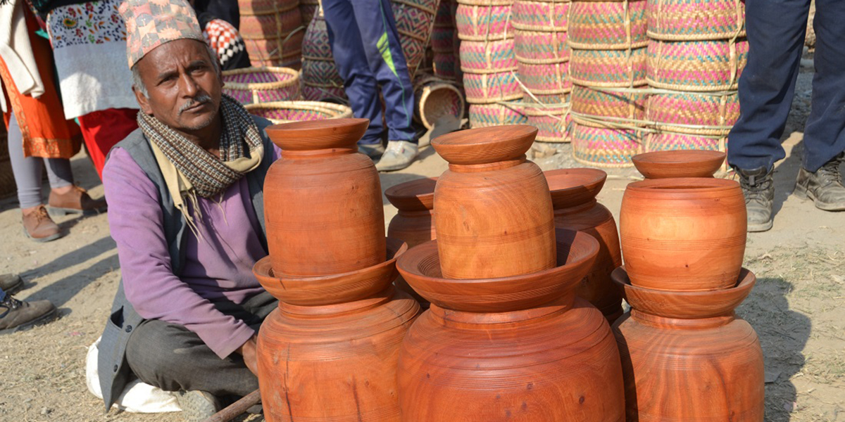 प्लास्टिकले बिस्तापित गर्‍यो काठका भाँडा, तनावमा चुँदारा समुदाय