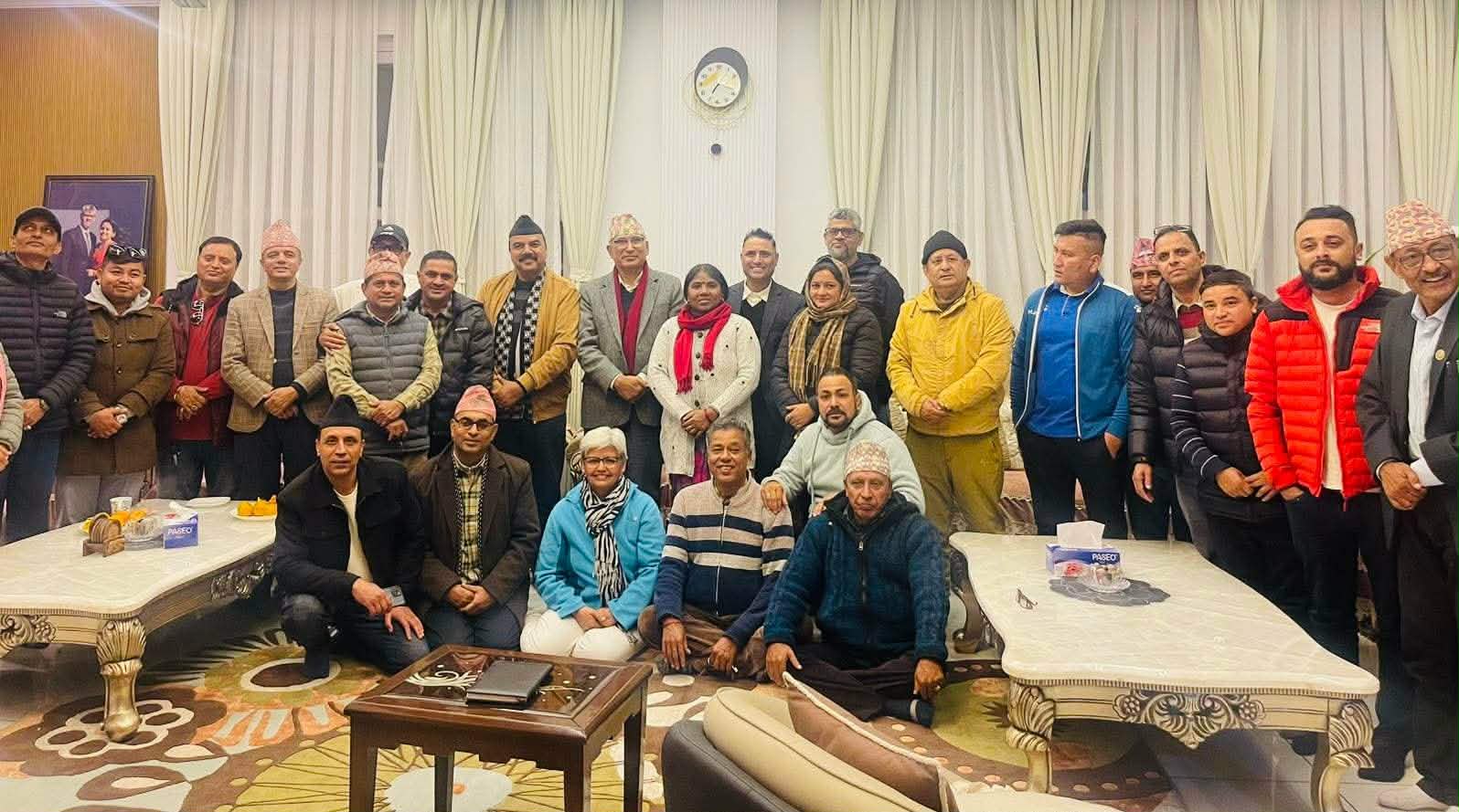 एमाले छाडेका घिमिरेलाई विष्णु पाैडेलले राेके, लेखे- हामीसँगै छाैँ