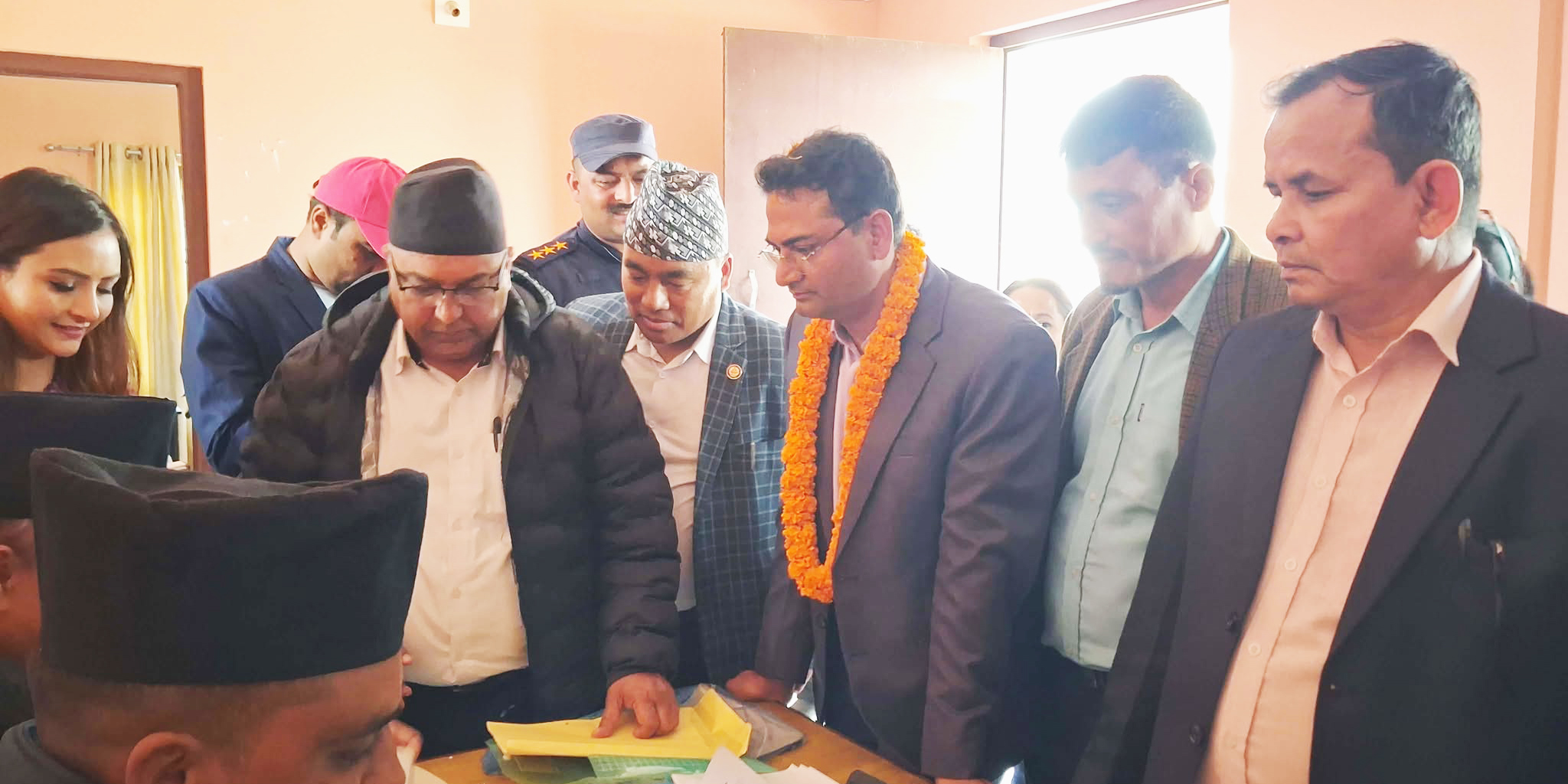 रुपन्देही-२ मा नेकपा उम्मेदवार पाण्डेले गरे मनाेनयन दर्ता