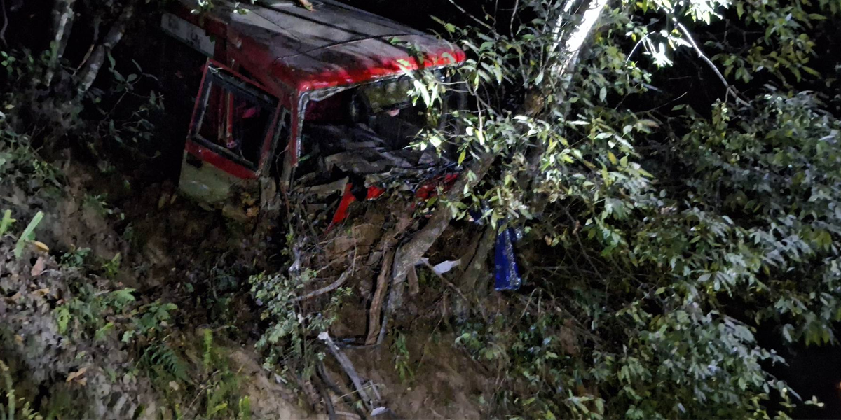 शंखरापुरमा बस दुर्घटना : चार जनाको मृत्यु, २७ घाइते