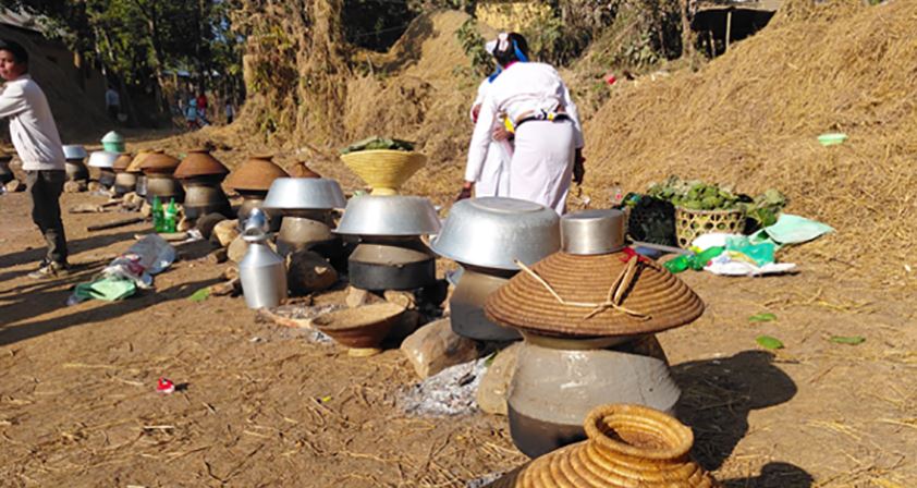 कसरी बनाइन्छ थारू समुदायमा प्रख्यात खाना ढिक्री?