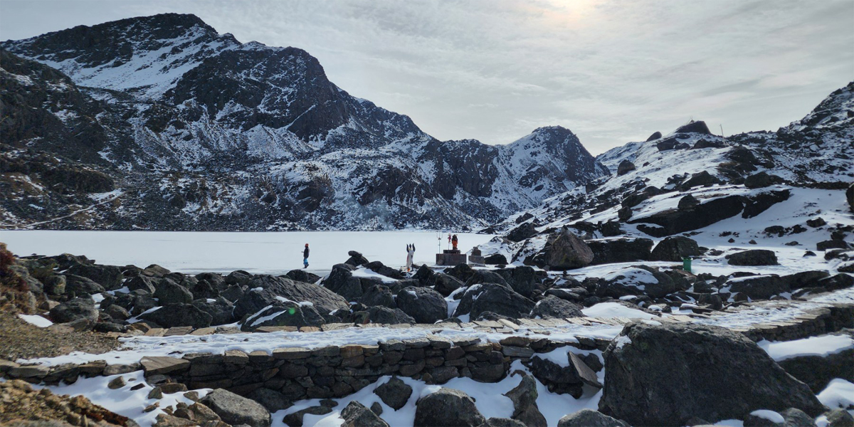 गोसाइँकुण्डमा बरफ जमेपछि सावधानी अपनाउन आग्रह