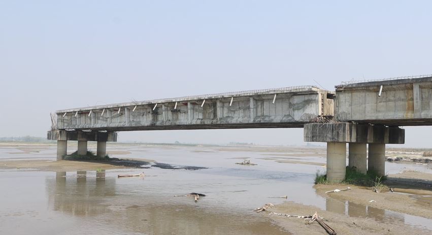 कनकाई पुल नजिक राजमार्गमा शंकास्पद वस्तु फेला