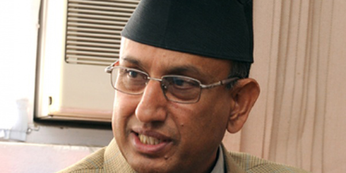 देउवालाई आचार्यको प्रश्‍न: भोलि जहाजमा भेट्न जानुपर्ने साथीहरू आँगनमा आएका छन्, किन अंकमाल नगरेको?