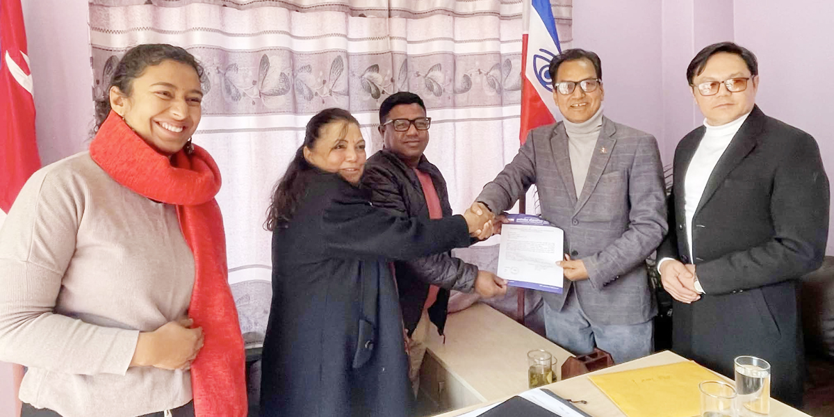 धमाधम टिकट बाँड्दै प्रलोपा