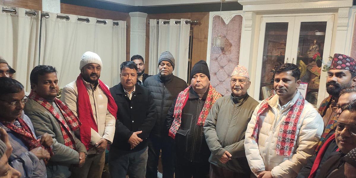 पूर्वमन्त्री प्रदीप यादव र वीरगञ्जका मेयर राजेशमान सिंह एमालेमा