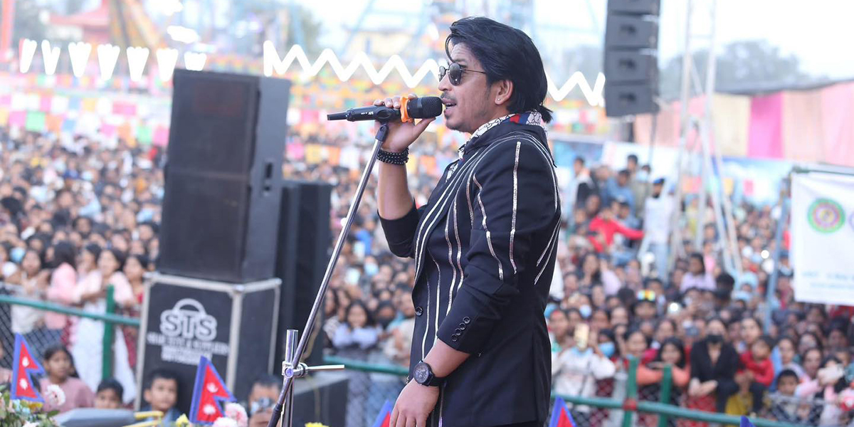 गायक प्रकाश सपुतलाई जन्मथलाेमा दर्शककाे साथ