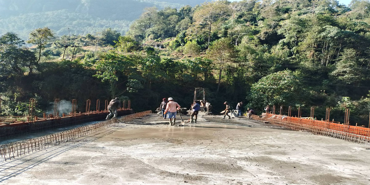 पर्वतको भुरुङ्दीखोलामा पुल निर्माणको अन्तिम चरणमा