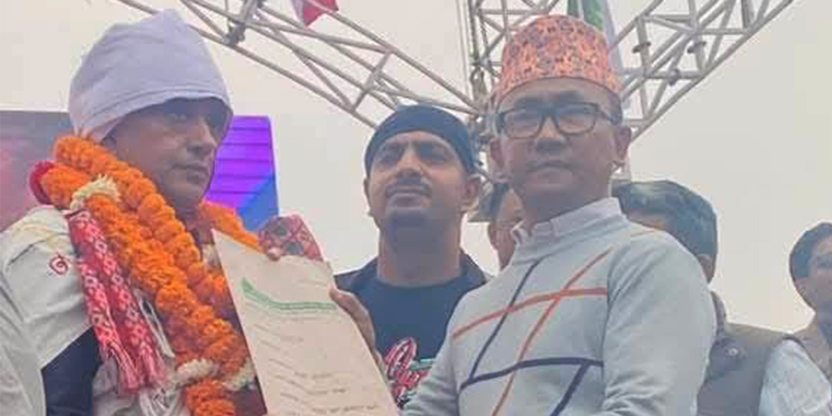 पोखराका सहकारीपीडितले गगन थापालाई बुझाए मागपत्र