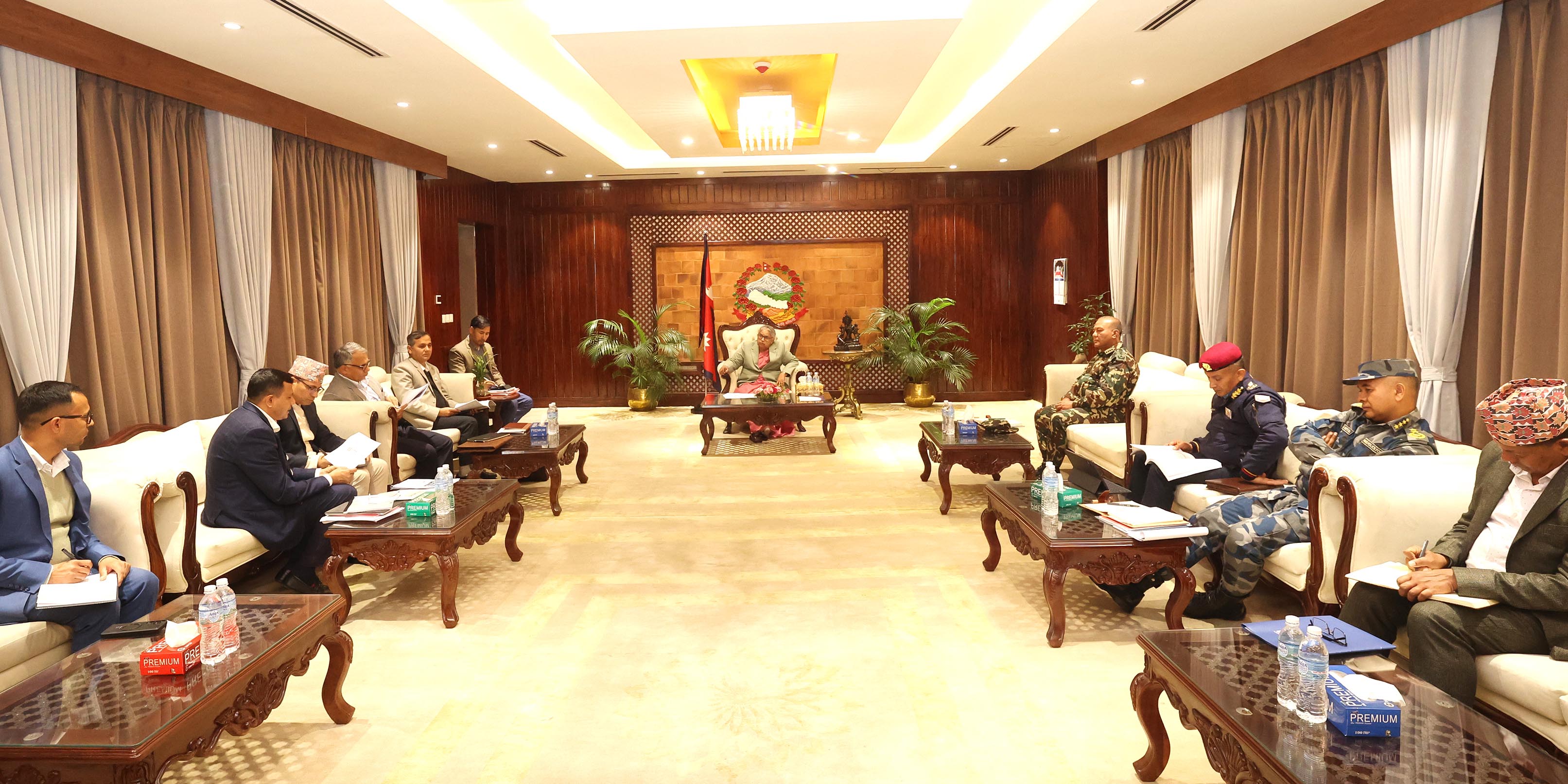 निर्वाचन तयारी र सुरक्षा अवस्थाबारे प्रधानमन्त्रीले लिइन् जानकारी