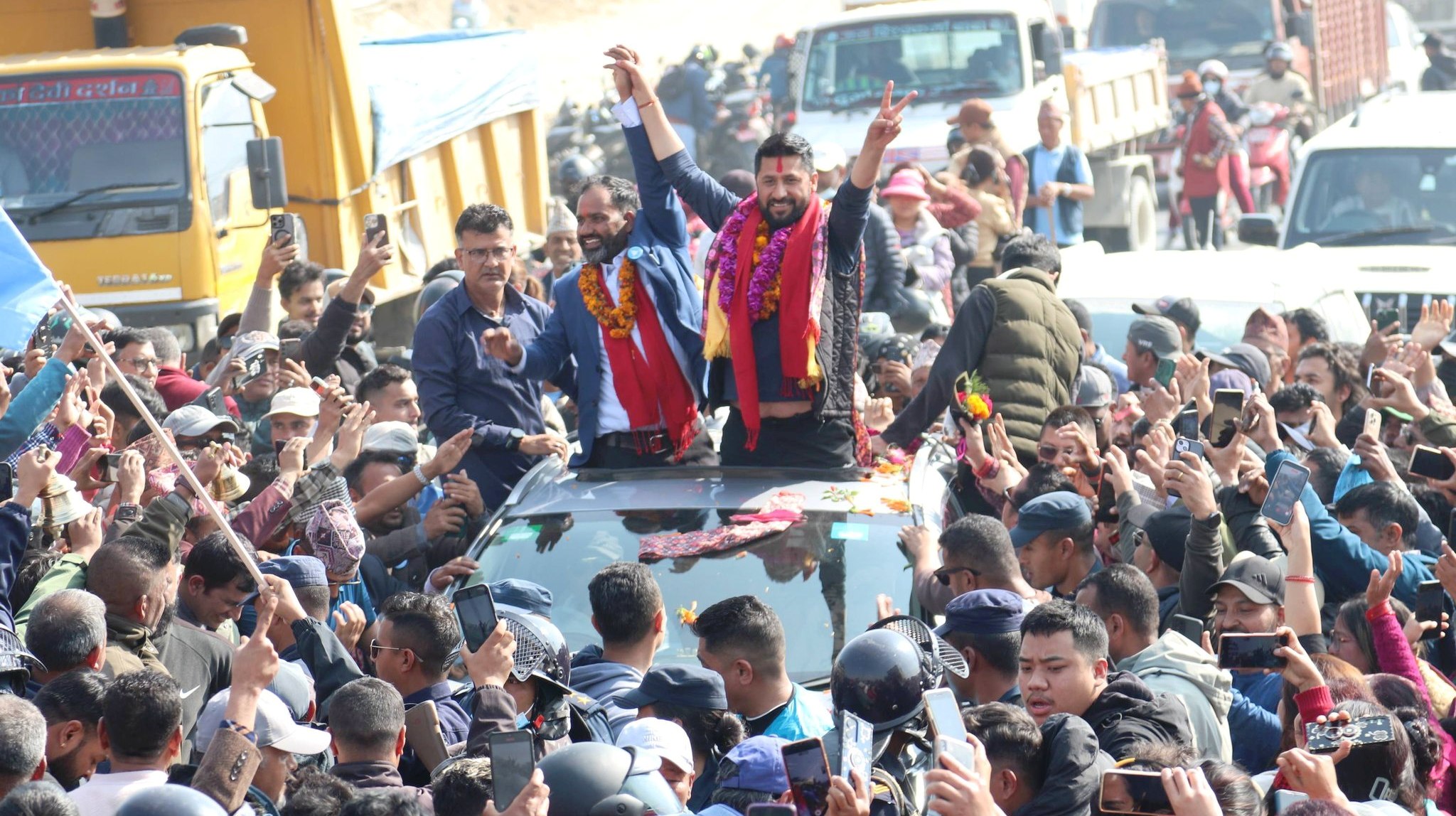 पोखरामा समर्थकबाट घेरिए रवि लामिछाने