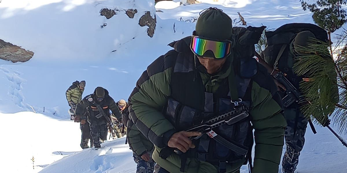 हिउँको साम्राज्यमा सशस्त्रको पहरा