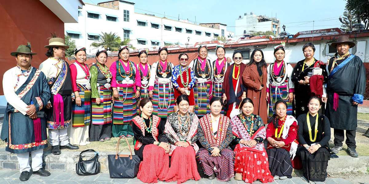 सजिएका नारी