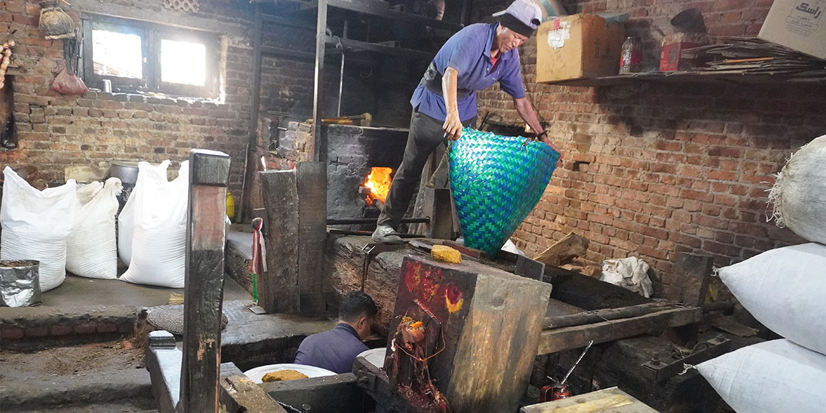 तीन सय वर्षे काठको कोलले जोगाएको खोकनाको तोरी तेलको पहिचान