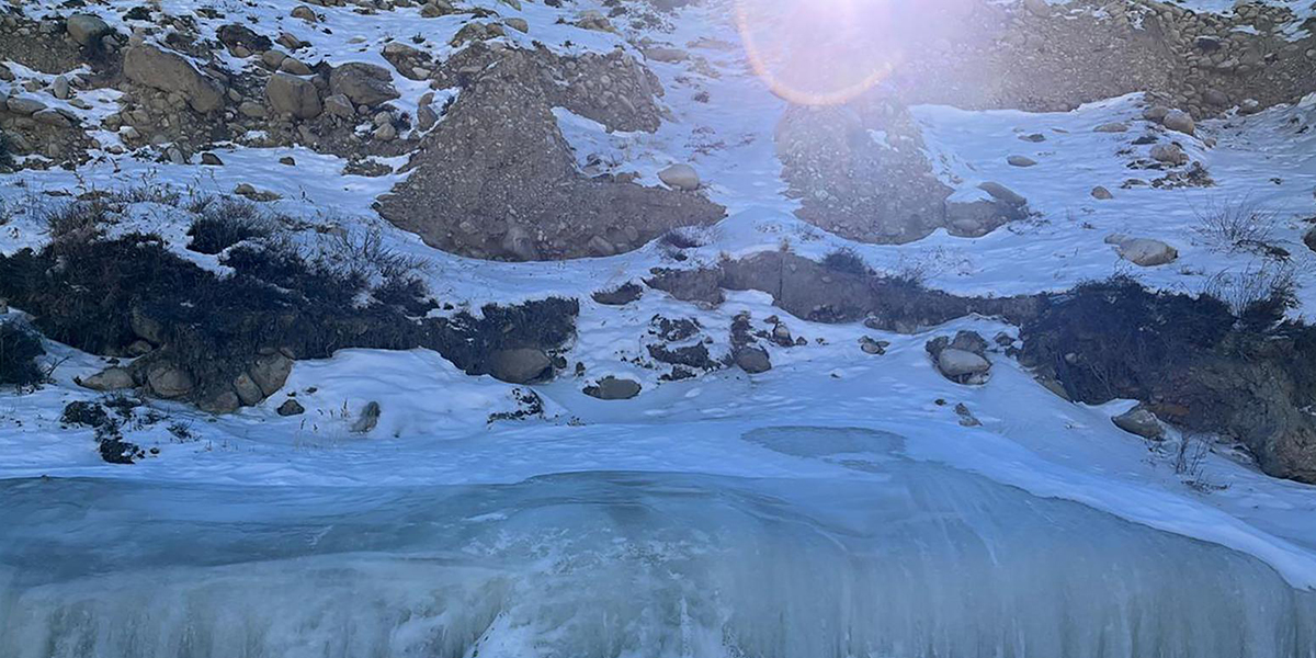 लोमान्थाङ खोलामा ‘आइस’