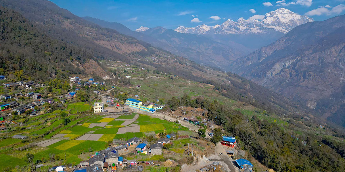 तोरीपानी गाउँ र धौलागिरि हिमाल