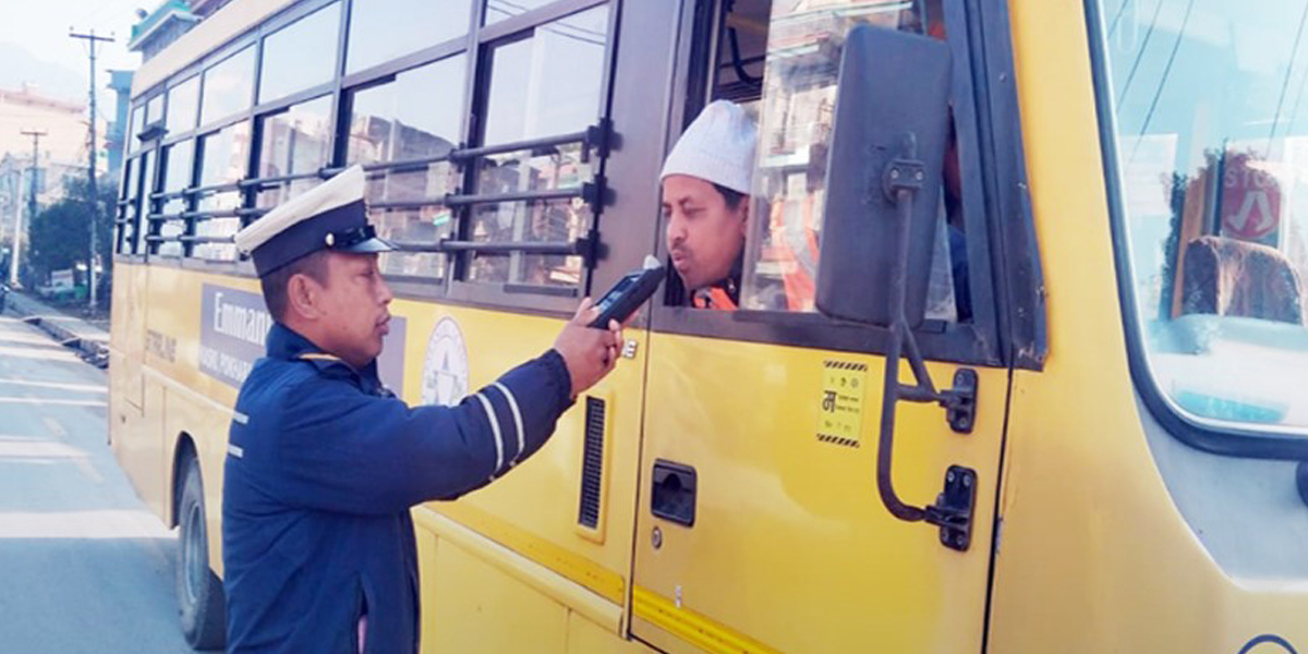 पोखरा : मापसे गरी स्कुल बस चलाउने पाँच चालक नियन्त्रणमा