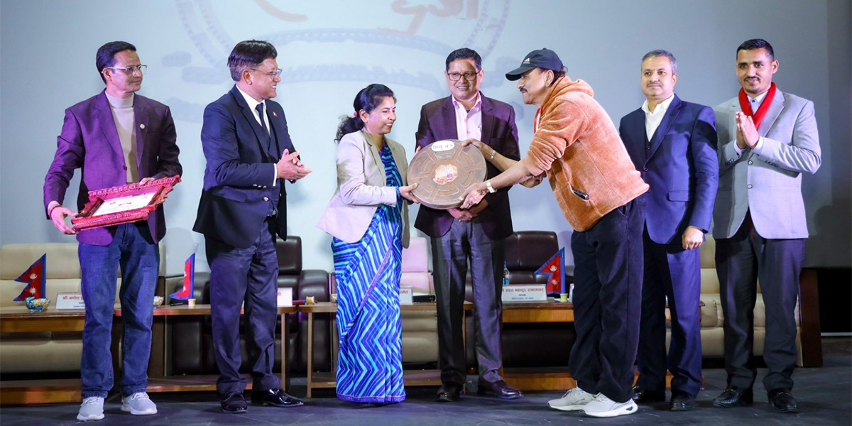 चलचित्र विकास बोर्डमा नेपाली फिल्म सङ्ग्रहालयको औपचारिक सुरुवात, विभिन्न संस्थाले गरे पुराना क्यामेरा-पोस्टर हस्तान्तरण