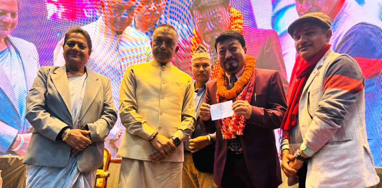 एमाले नेता रामवीर मानन्धर कांग्रेसमा प्रवेश