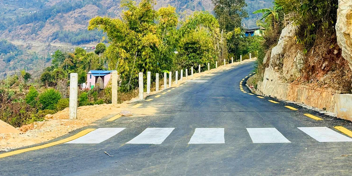 बागलुङमा झन्डै ३ दसकअघि ट्रयाक खुलेको सडकमा बल्ल कालोपत्र