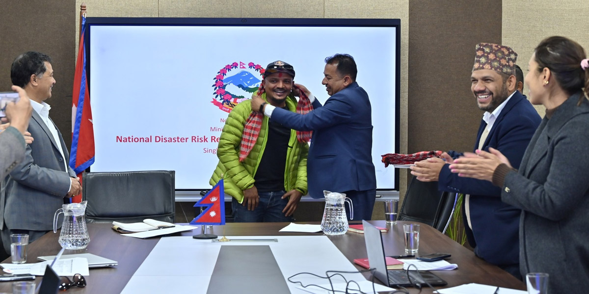 धादिङ दुर्घटनाका घाइतेको उद्धारमा खटिने थपलिया सम्मानित