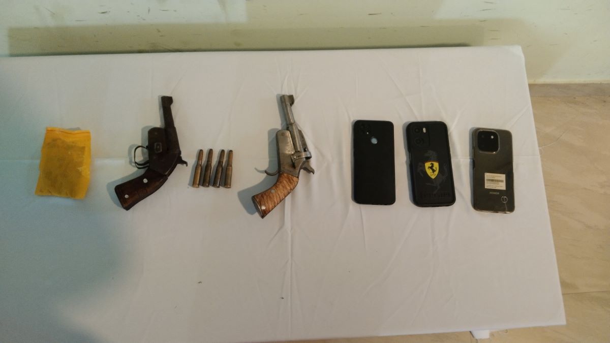 डकैतीका चार आरोपी कटुवा पेस्तोलसहित पक्राउ