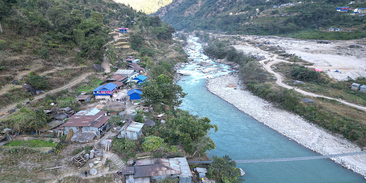तमोरको किनारमा रहेको साँघु गाउँ