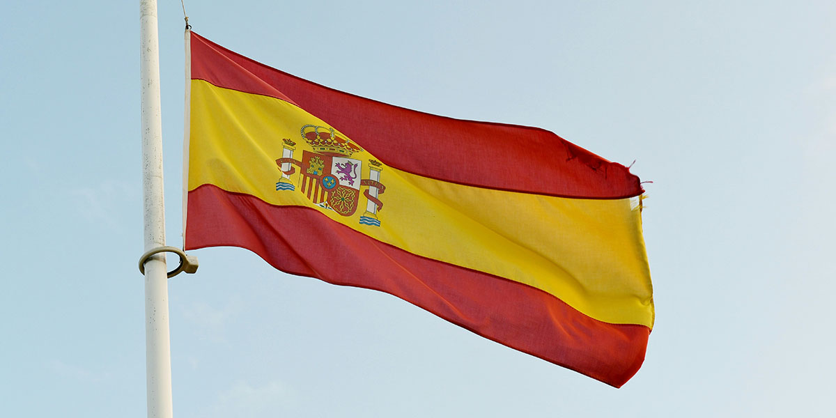 आप्रवासीलाई कानुनी मान्यता दिने स्पेनको निर्णय विवादमा