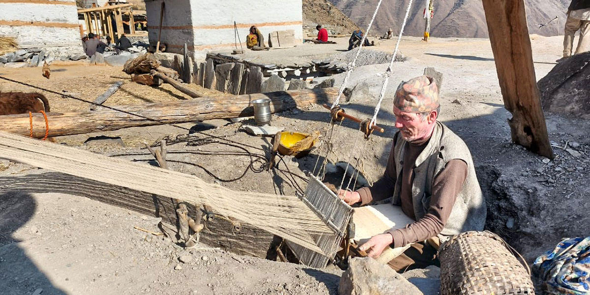 ठेटुवा अर्थात् घरबुना बुन्दै हुम्लाका बल थापा