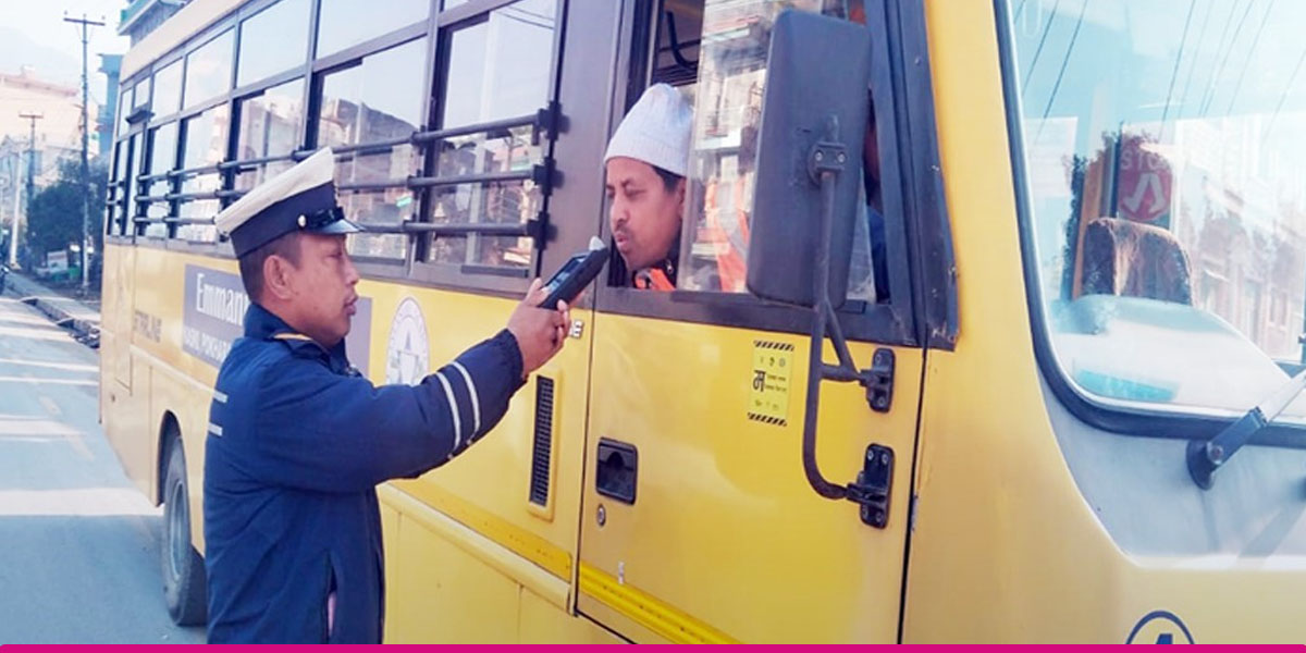 मादक पदार्थ सेवन गरी स्कुल बस चलाउने पाँच जना नियन्त्रणमा