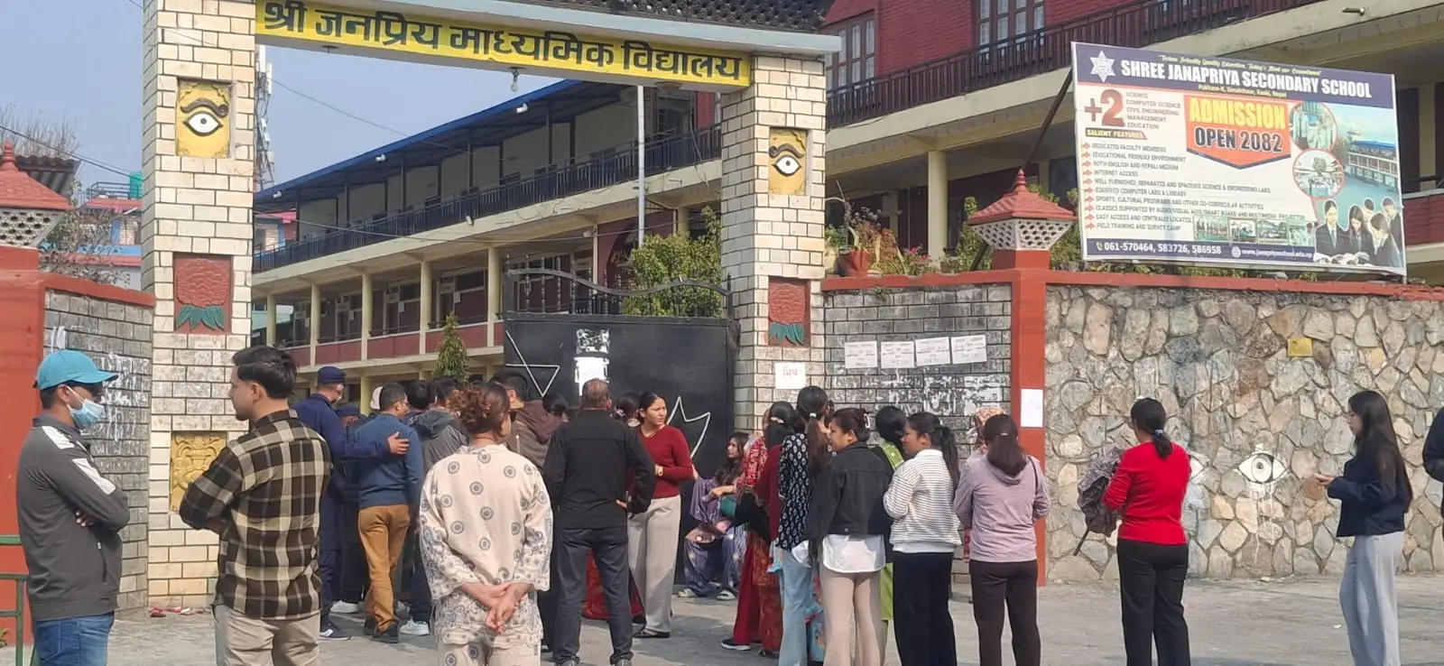 पोखरामा सौहार्द वातावरणमा चलिरहेको छ मतदान [फोटो फिचर]