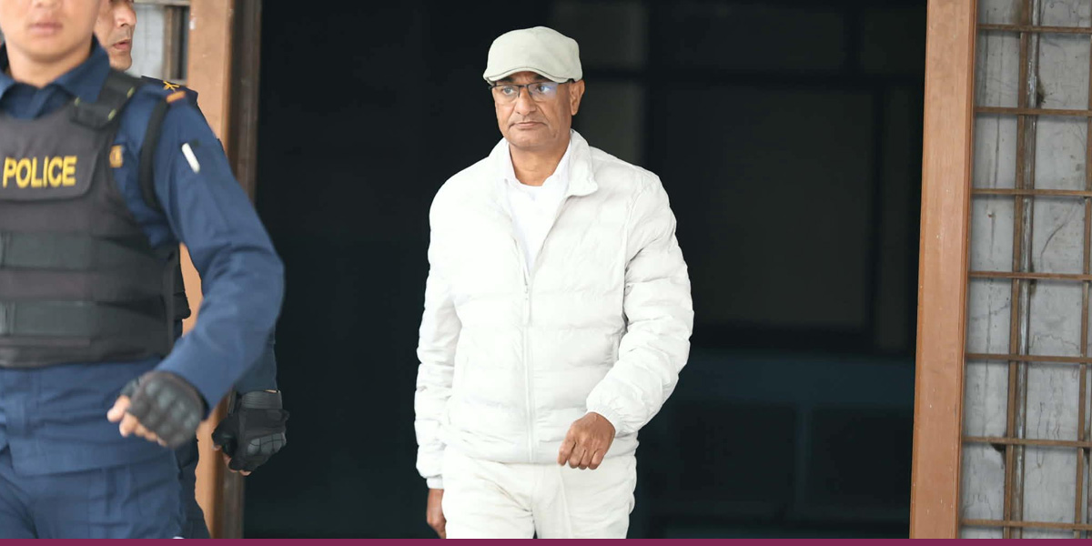 सरकारी वकीलपछि लेखकलाई अदालतमा उपस्थित गराइयो