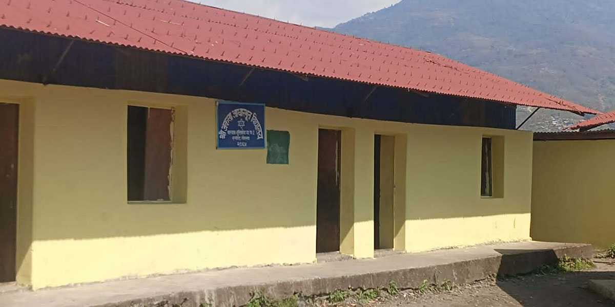 गोरखामा झुसिल्किराले शिक्षक र विद्यार्थीलाई समस्या, पठनपाठन प्रभावित